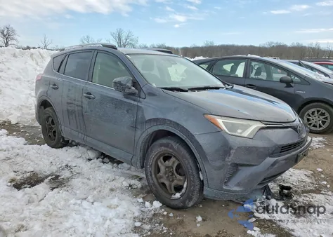 2017 Toyota Rav4 Le z USA, uszkodzony, nr VIN JTMBFREV7HJ163136
